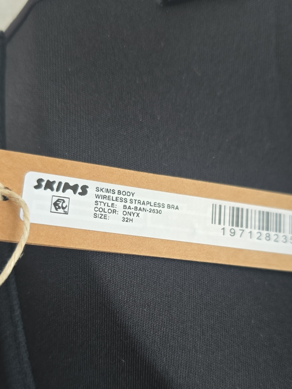 SKIMS BODY WIRELESS FORM STRAPLESS BRA ONYX SIZE:32H (32DDDDD) - Picture 4 of 6